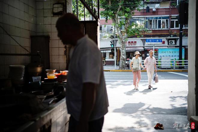 巷弄深处的民心剧，探寻特色小店背后的人民的利益